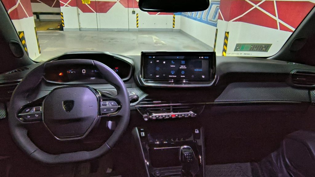 Peugeot 2008 Allure PureTech 1.2 MT — foto 7